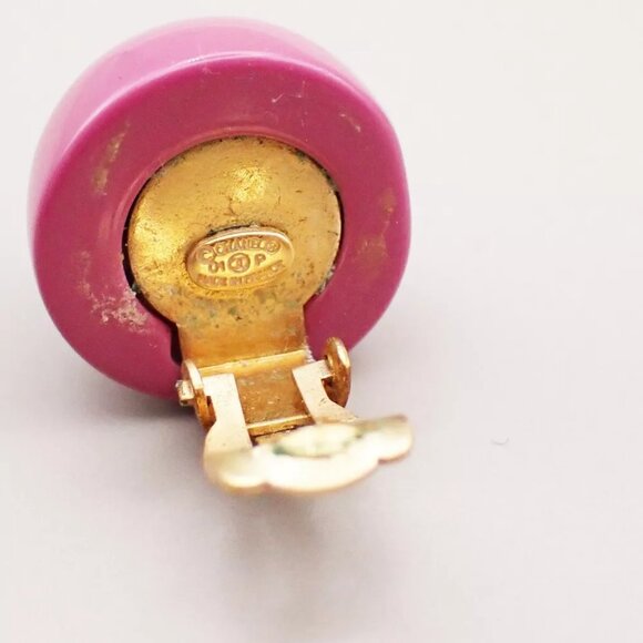 CHANEL CC Logo Button Earrings 01P Clip-On Plastic Pink GHW Vintage 33RK796 - Picture 8 of 10